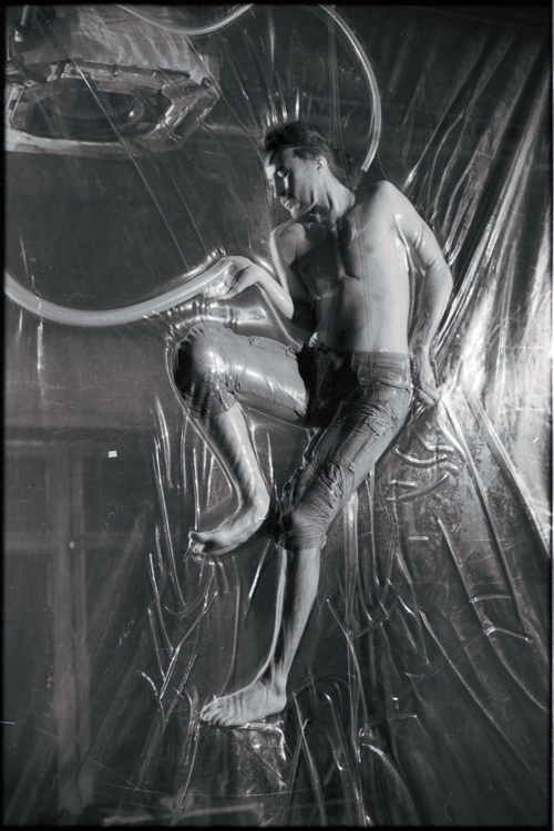 Человек в пакете…